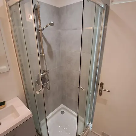 Face à La Appartement *